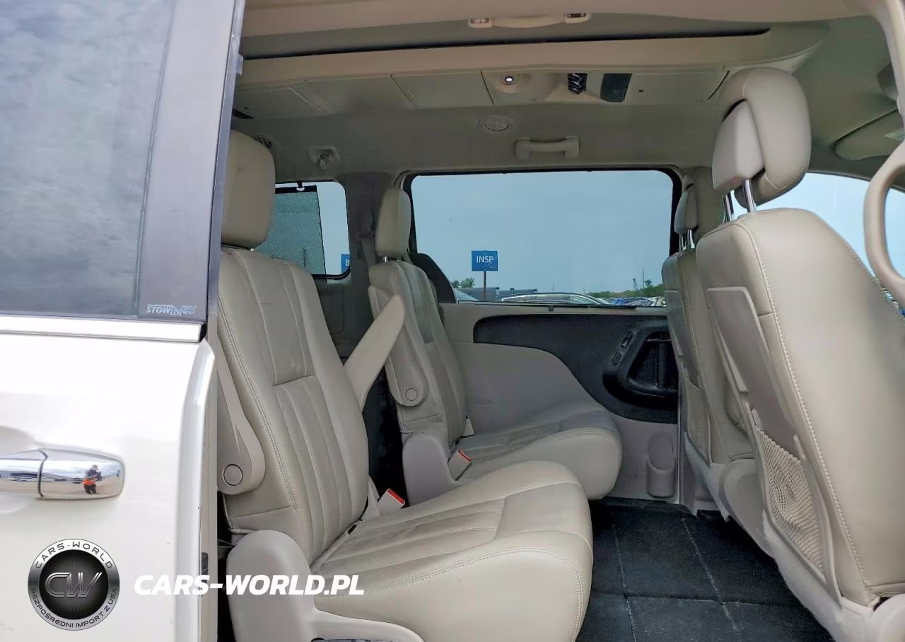 2011 Chrysler Town & Country Touring L VIN:2A4RR8DG4BR676151 - 11