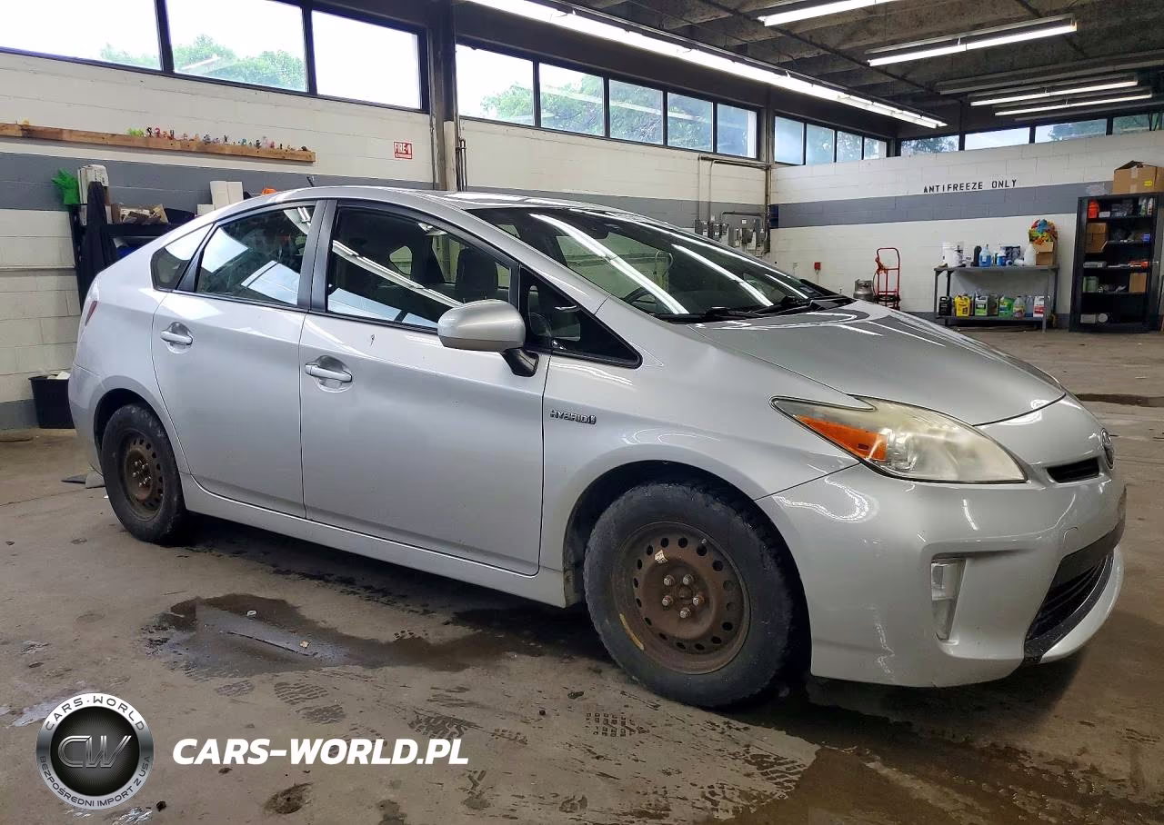 2013 Toyota Prius Two VIN:JTDKN3DU8D0353245 - 4