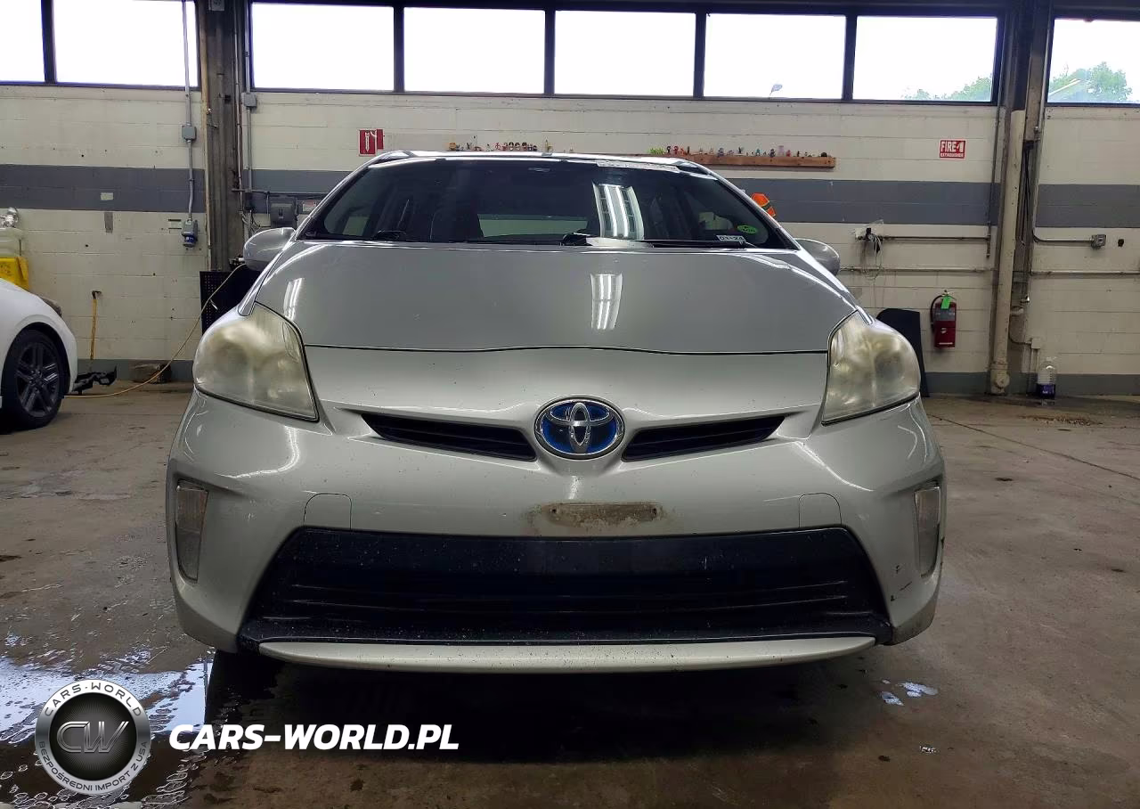 2013 Toyota Prius Two VIN:JTDKN3DU8D0353245 - 5