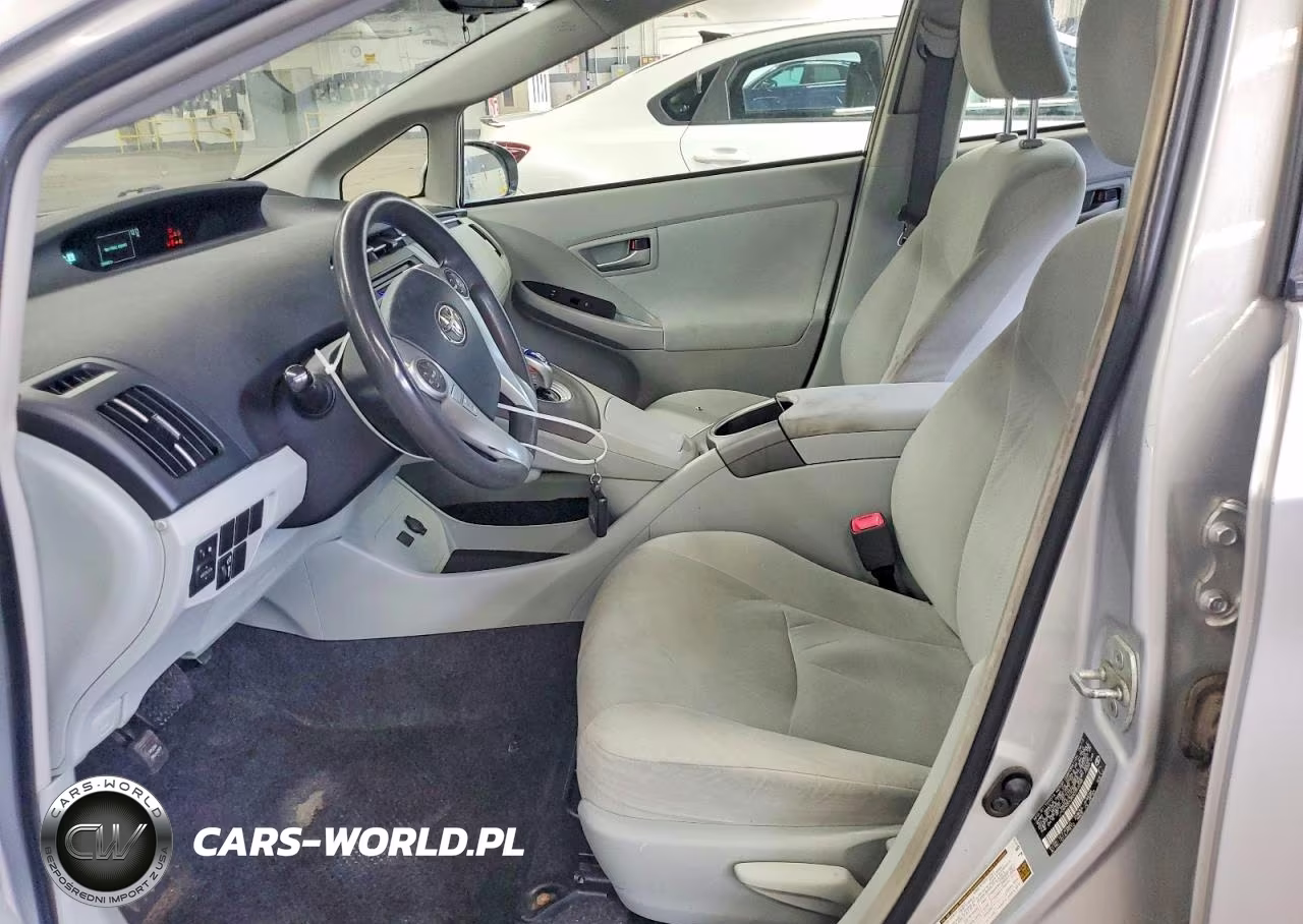 2013 Toyota Prius Two VIN:JTDKN3DU8D0353245 - 7
