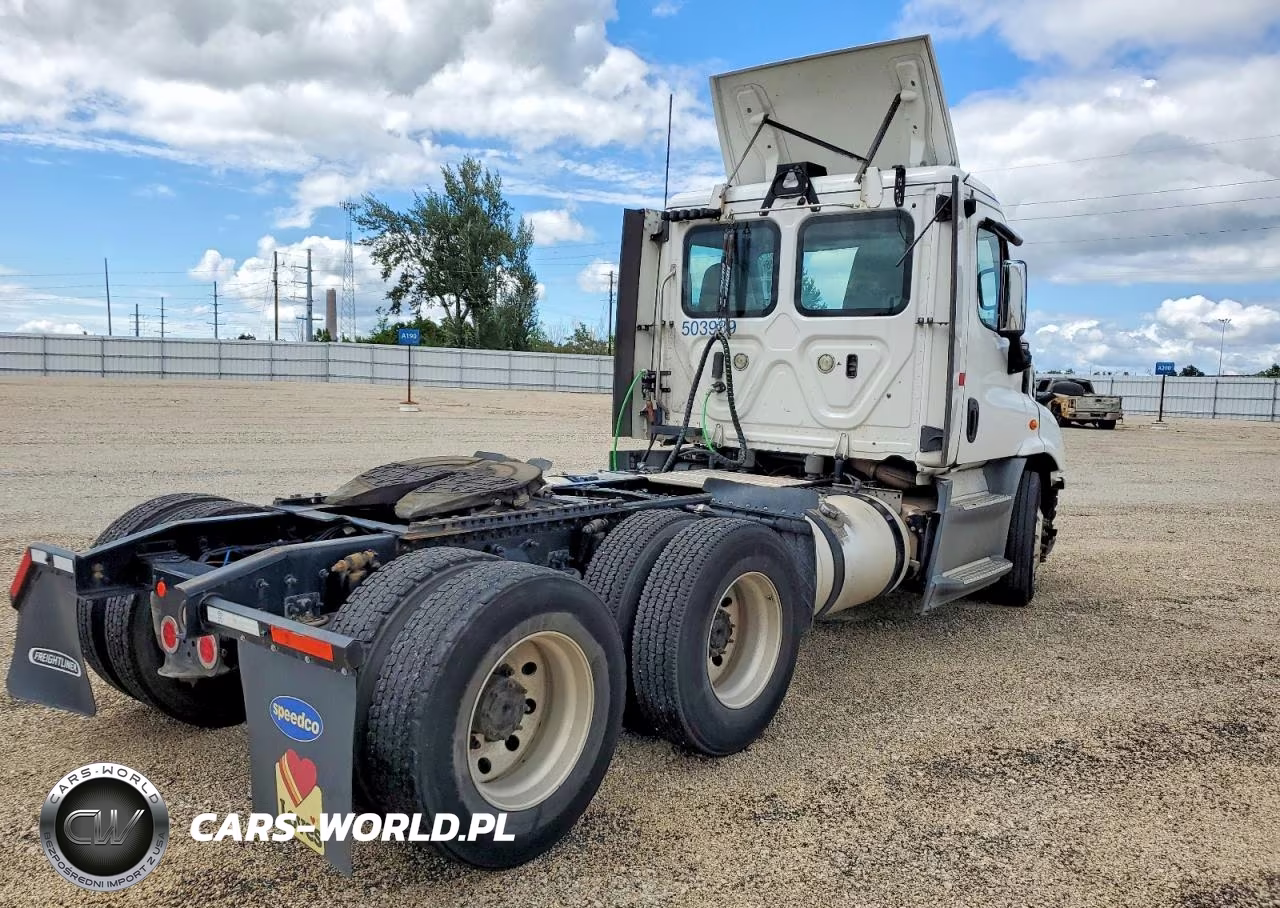 2019 Freightliner Cascadia 1 - Semi Truck VIN:3AKJGBDVXKDKM2461 - 4