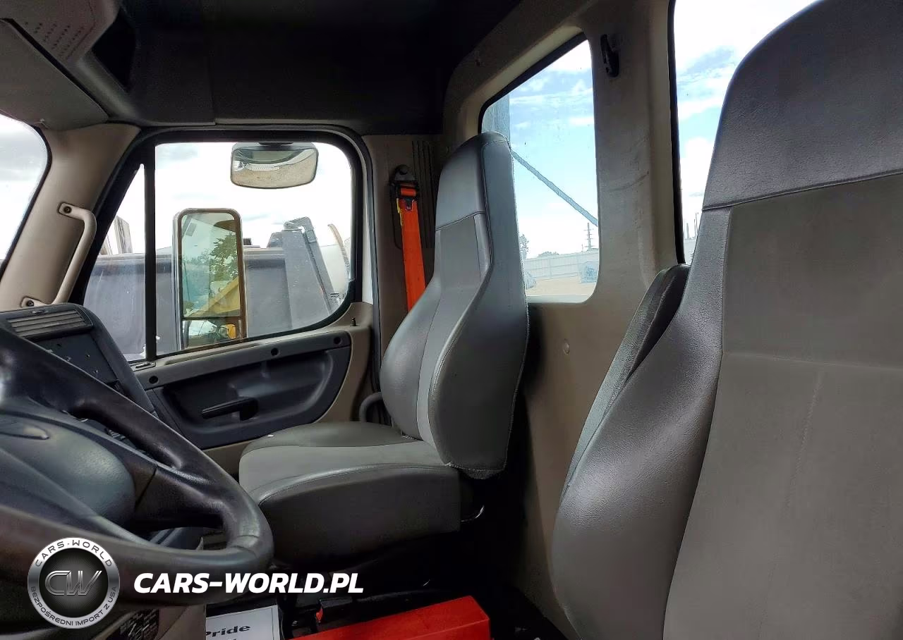 2019 Freightliner Cascadia 1 - Semi Truck VIN:3AKJGBDVXKDKM2461 - 6
