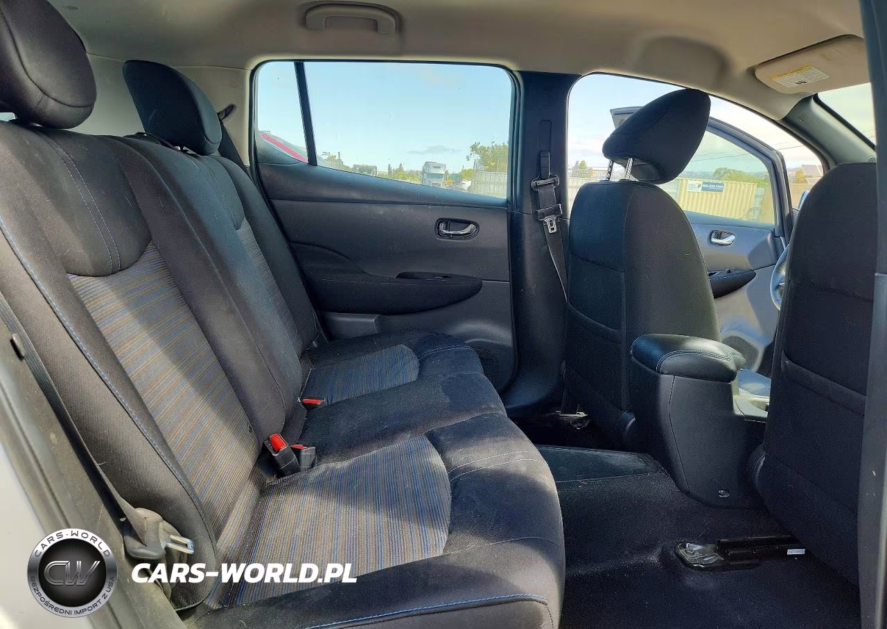 2018 Nissan Leaf S VIN:1N4AZ1CP7JC316929 - 10