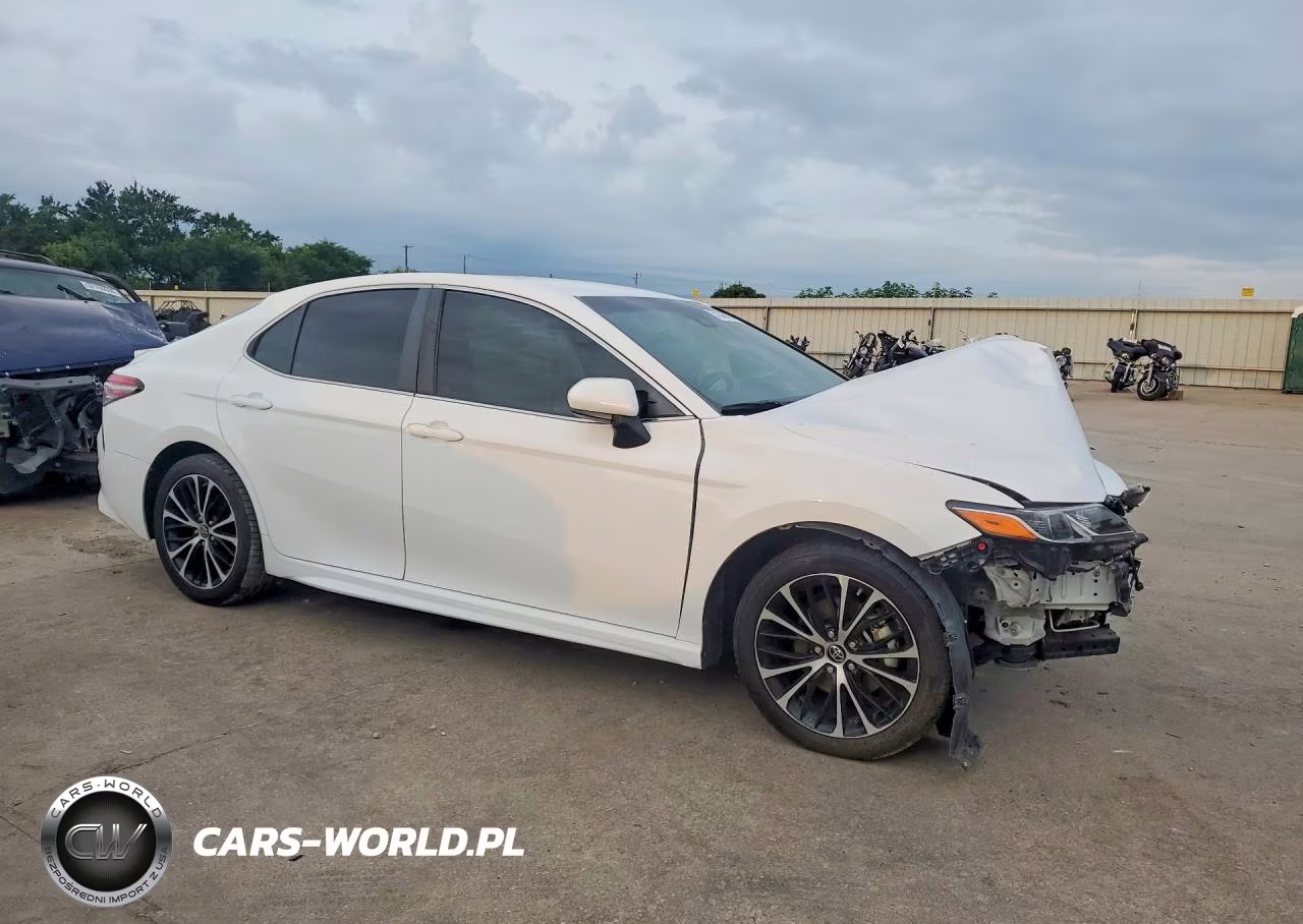 2018 Toyota Camry Se VIN:4T1B11HK7JU667039 - 4