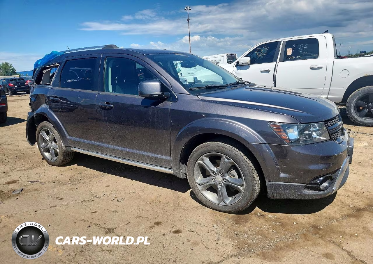 2017 Dodge Journey Crossroad VIN:3C4PDDGGXHT583186 - 4
