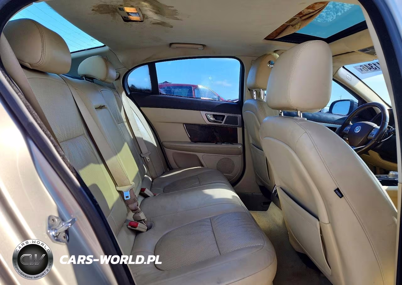 2011 Jaguar Xf Premium VIN:SAJWA0GB8BLS18379 - 10