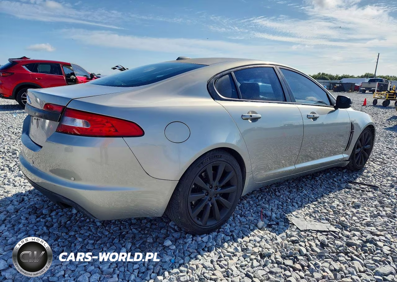 2011 Jaguar Xf Premium VIN:SAJWA0GB8BLS18379 - 3