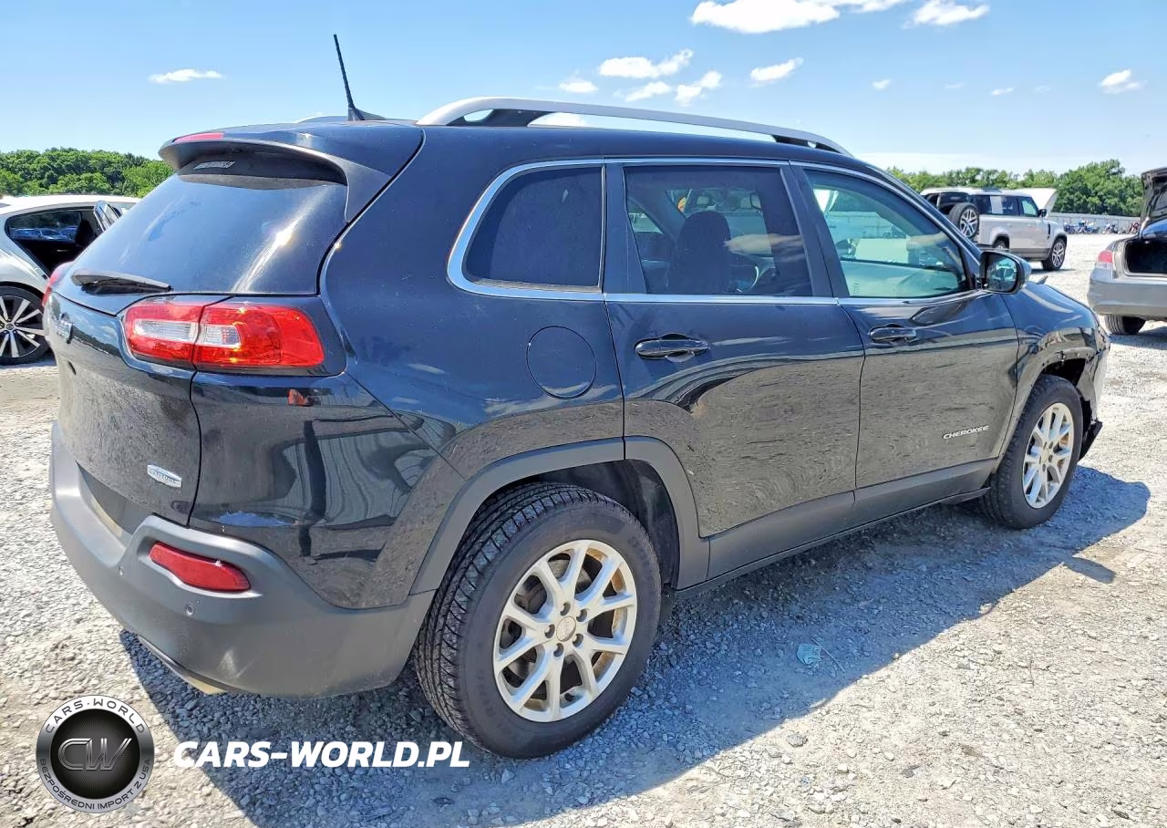 2018 Jeep Cherokee Latitude Plus VIN:1C4PJLLX2JD519129 - 3