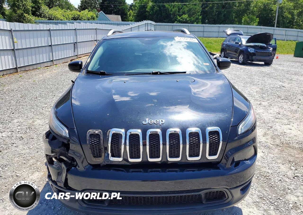 2018 Jeep Cherokee Latitude Plus VIN:1C4PJLLX2JD519129 - 5