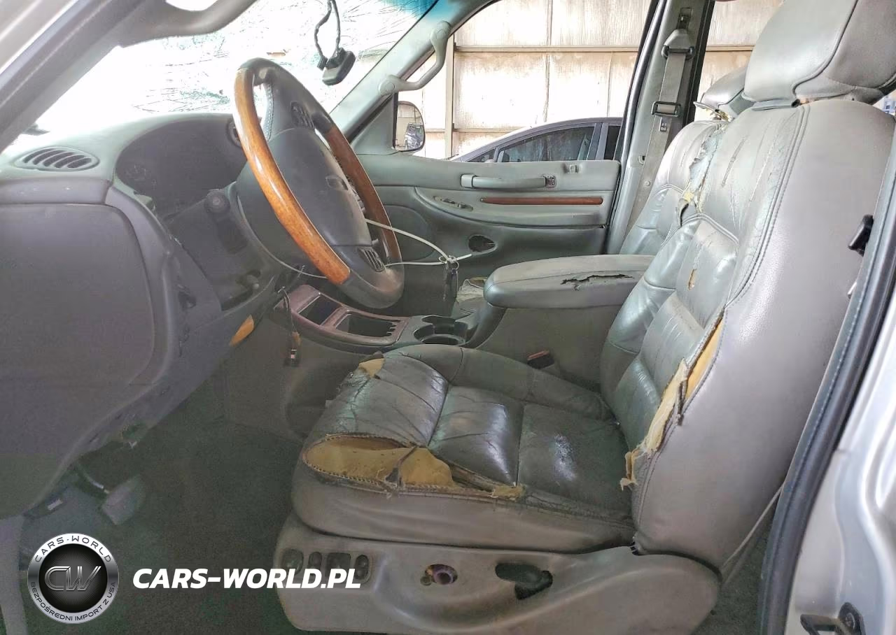 2000 Lincoln Navigator VIN:5LMRU27A2YLJ00349 - 7
