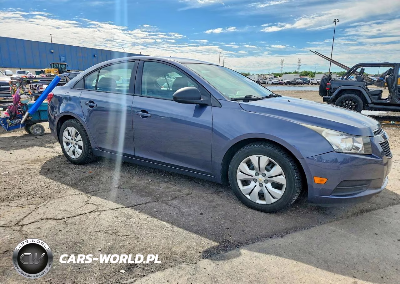 2013 Chevrolet Cruze Ls VIN:1G1PA5SH2D7147048 - 4