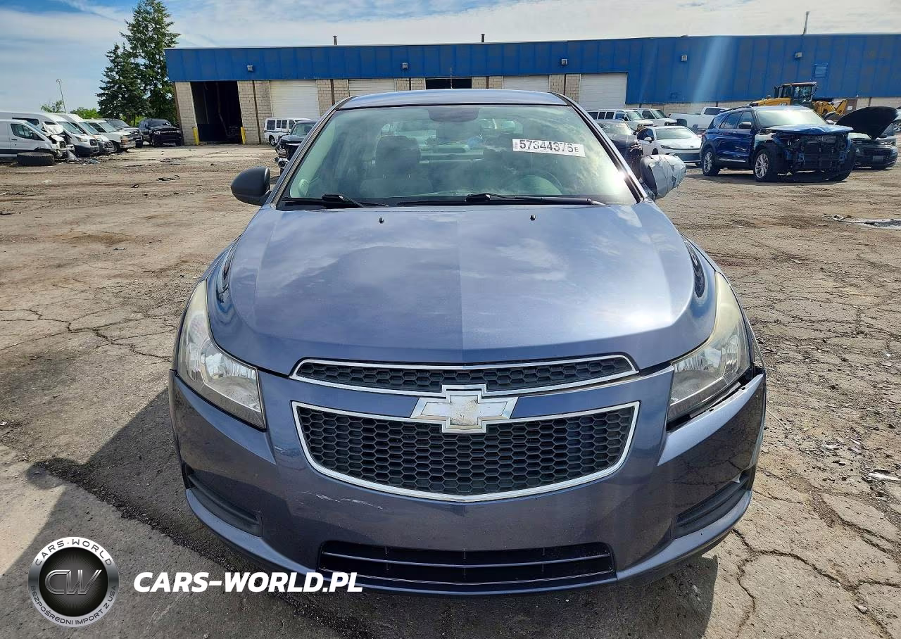 2013 Chevrolet Cruze Ls VIN:1G1PA5SH2D7147048 - 5