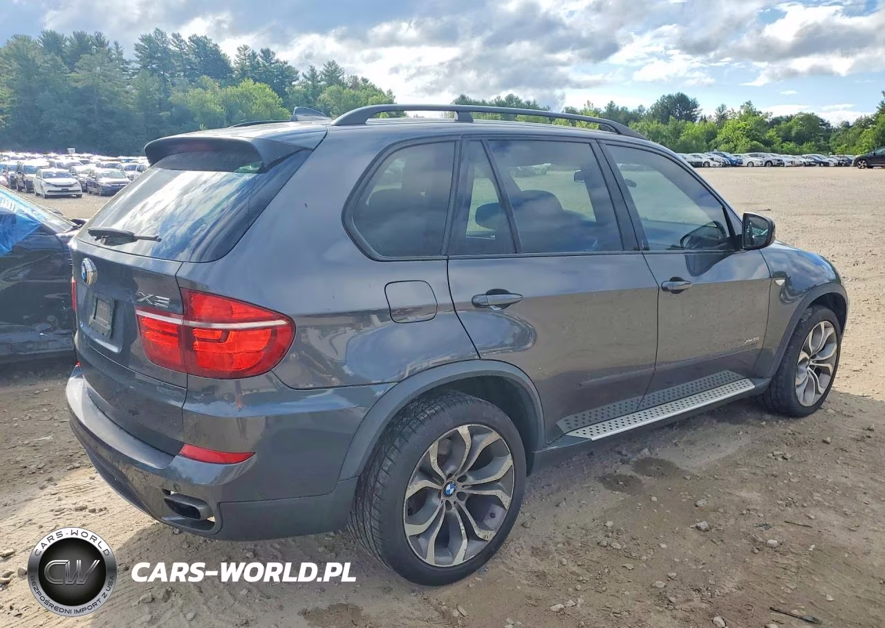 2011 BMW X5 xDrive50I VIN:5UXZV8C56BL420103 - 3