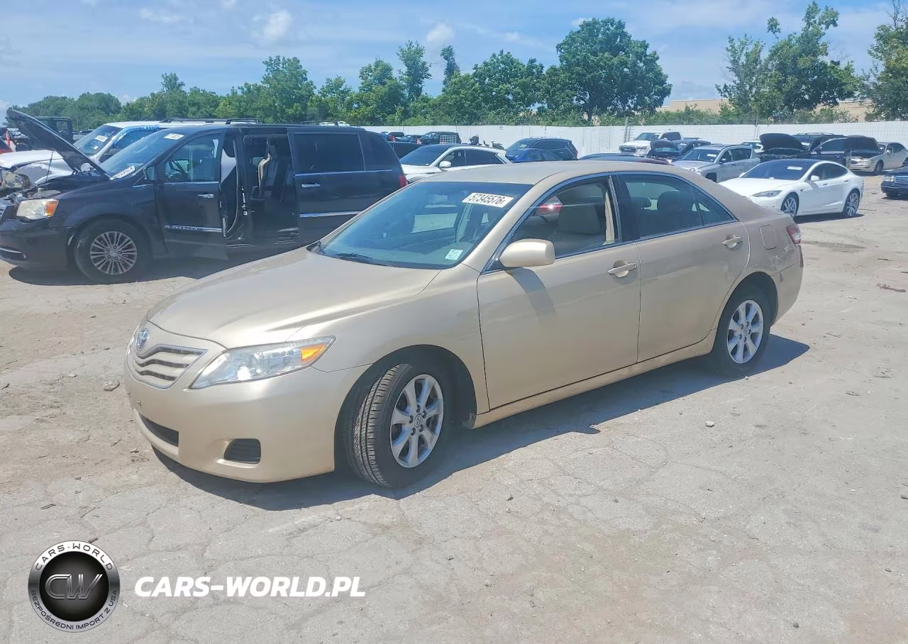 2011 Toyota Camry Le – zdjęcie 1 z 12