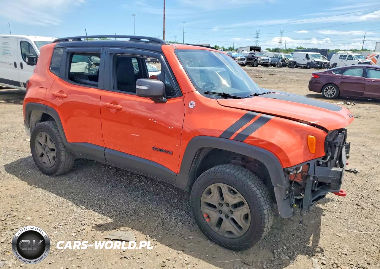 2018 Jeep Renegade Trailhawk VIN:ZACCJBCB6JPG73390 - 4