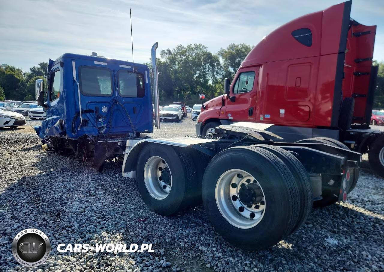 2025 Freightliner Cascadia 126 Semi Truck VIN:3AKJHLDV3SSWB8685 - 3