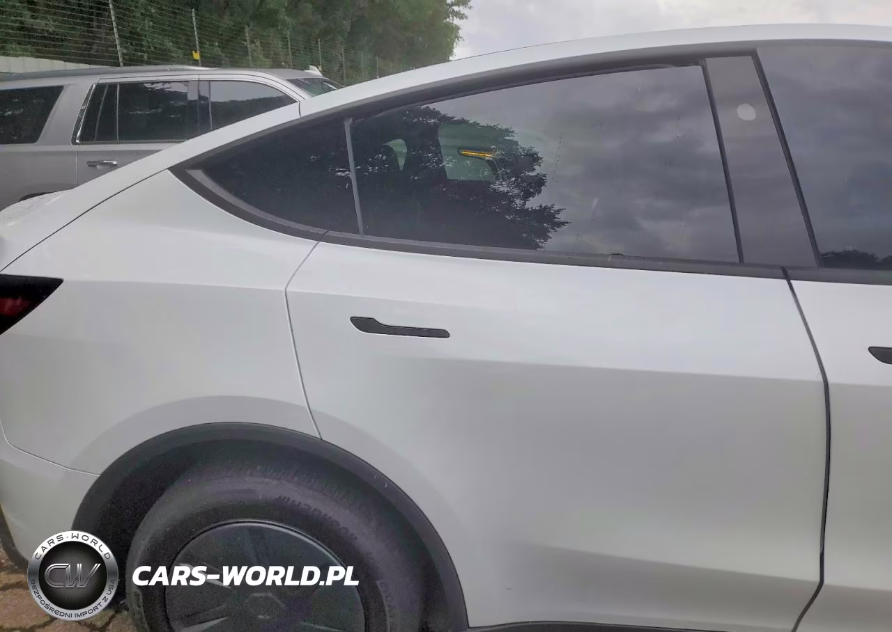 2026 Tesla Model Y VIN:7SAYGDED7TA607696 - 10