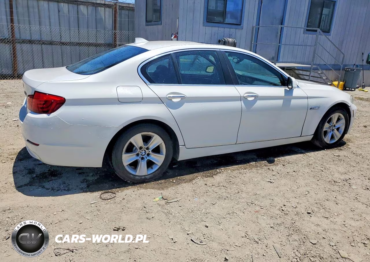 2013 BMW 528I VIN:WBAXG5C58DDY30977 - 3