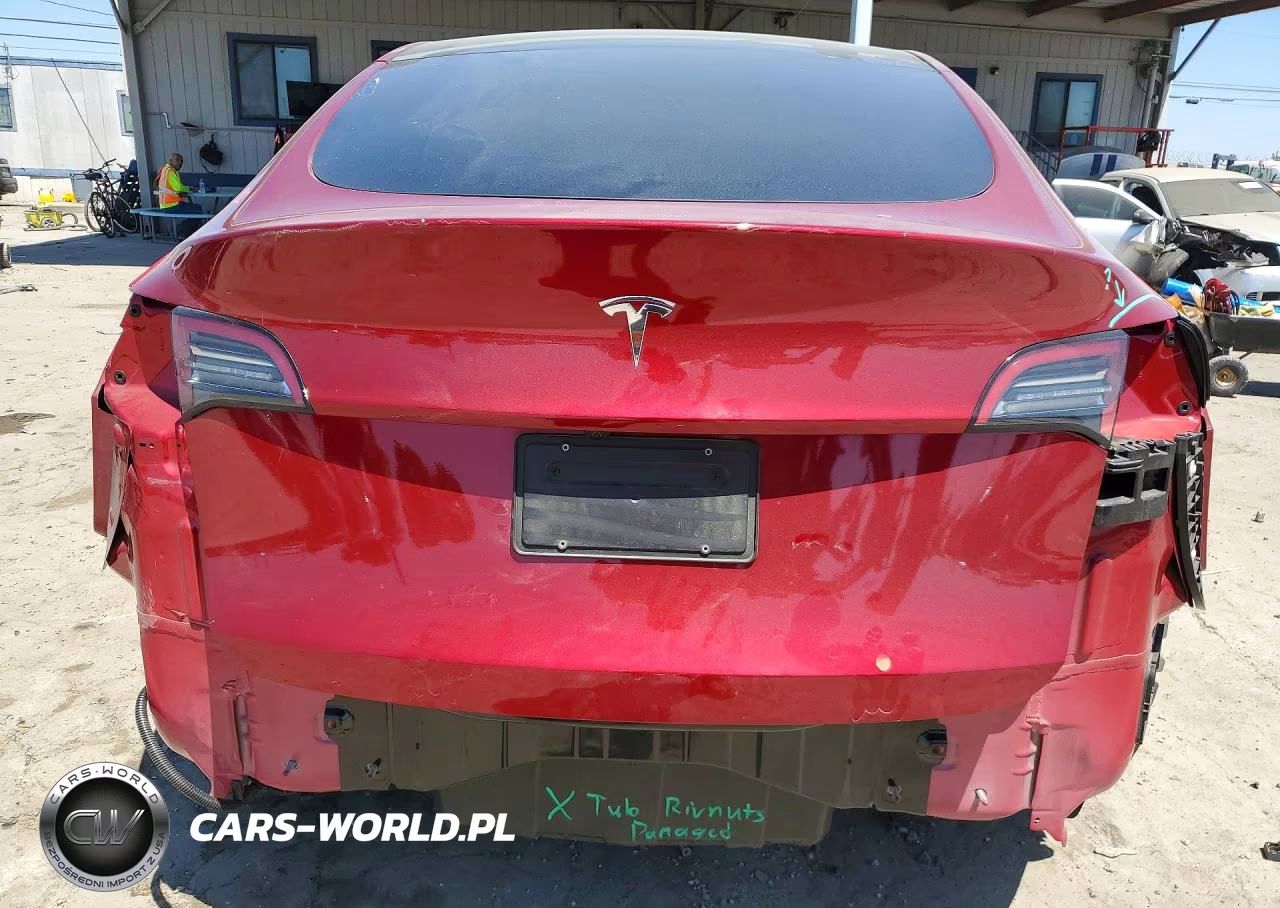 2024 Tesla Model Y VIN:7SAYGDEDXRF164553 - 6