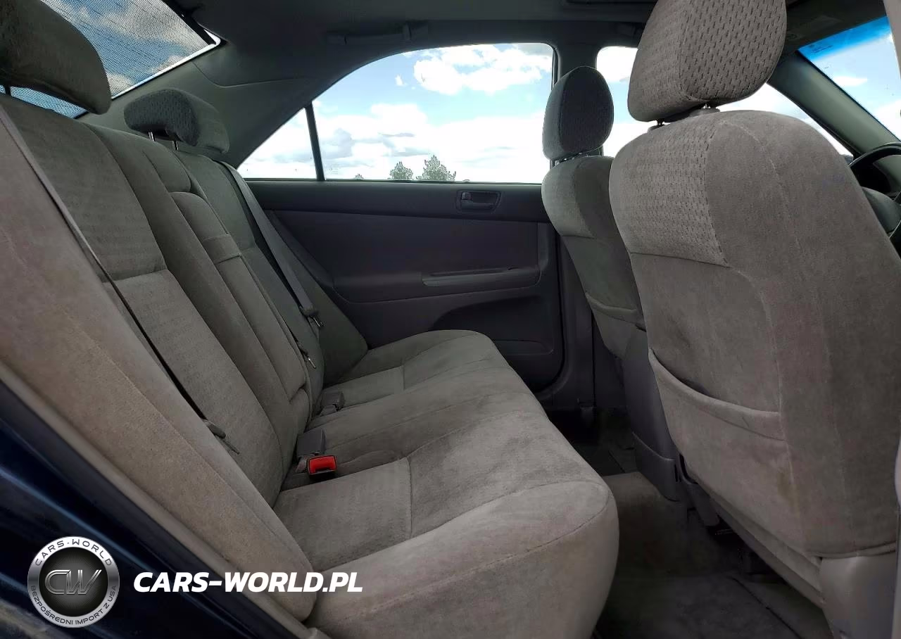 2002 Toyota Camry Le VIN:JTDBE32K720003457 - 10