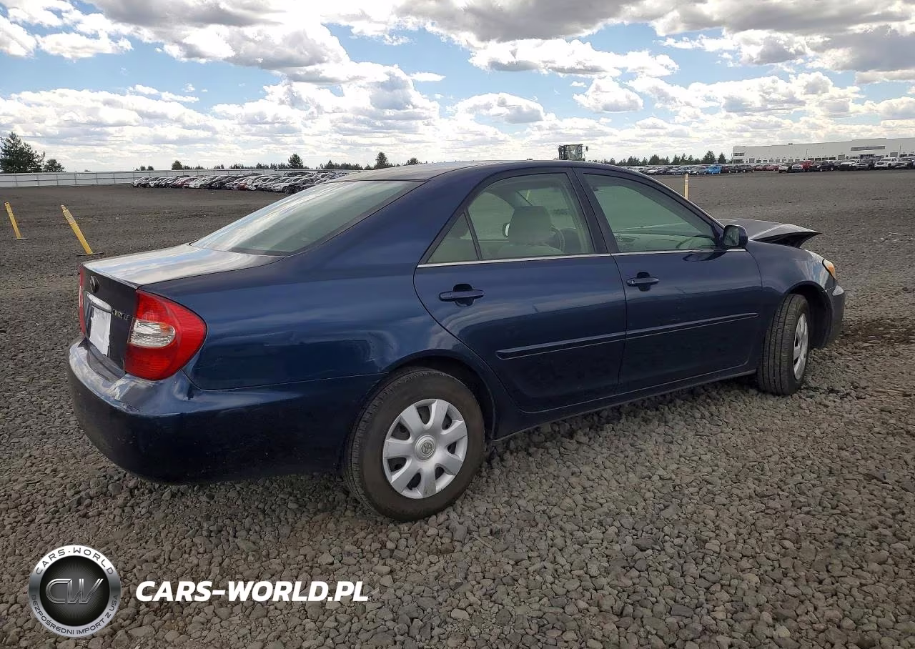 2002 Toyota Camry Le VIN:JTDBE32K720003457 - 3