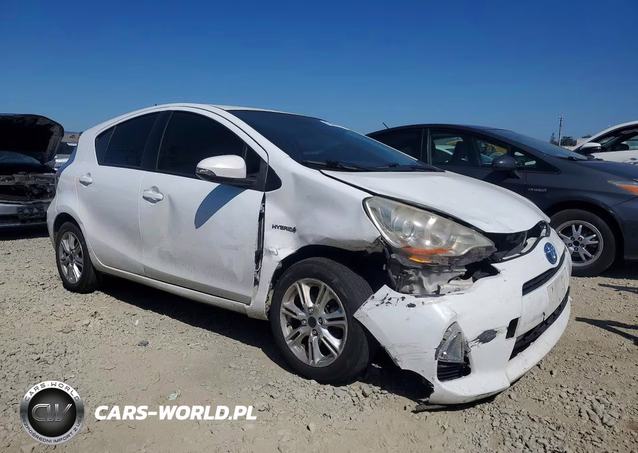 2013 Toyota Prius C Two VIN:JTDKDTB30D1548859 - 4