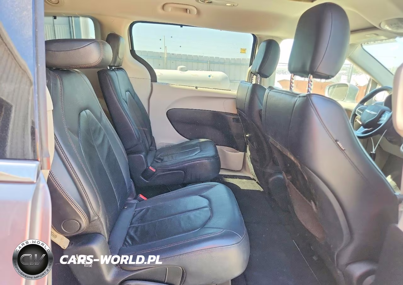 2017 Chrysler Pacifica Touring L VIN:2C4RC1BG9HR815992 - 11