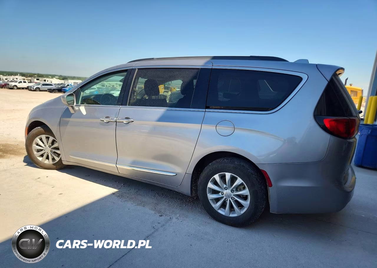 2017 Chrysler Pacifica Touring L VIN:2C4RC1BG9HR815992 - 2