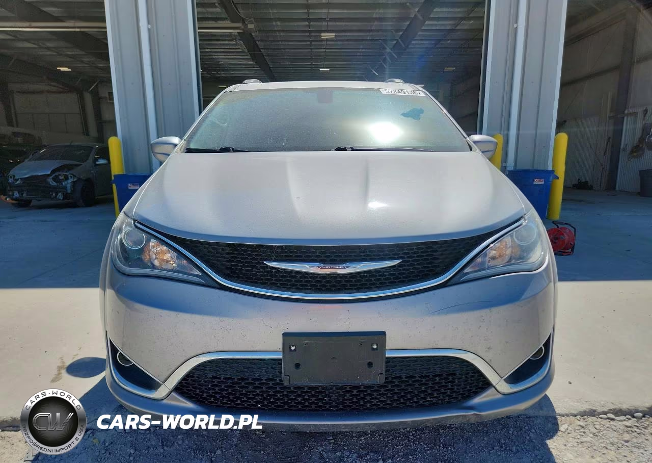 2017 Chrysler Pacifica Touring L VIN:2C4RC1BG9HR815992 - 5