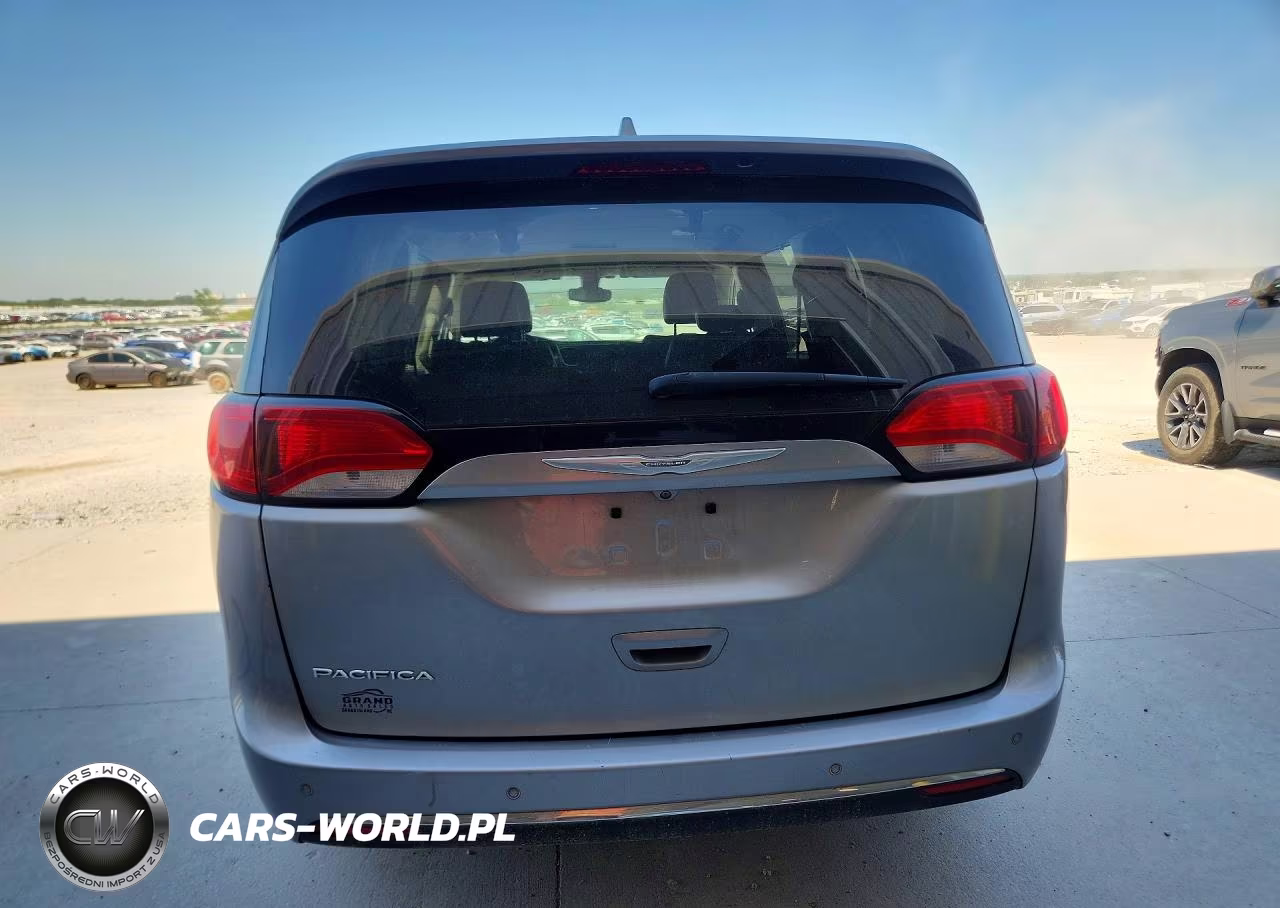 2017 Chrysler Pacifica Touring L VIN:2C4RC1BG9HR815992 - 6