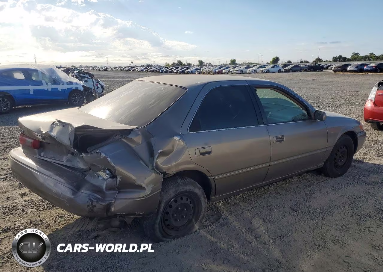 1999 Toyota Camry Le VIN:4T1BG22K5XU435965 - 3