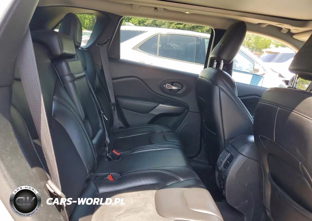 2019 Jeep Cherokee Latitude Plus VIN:1C4PJMLN7KD245397 - 11