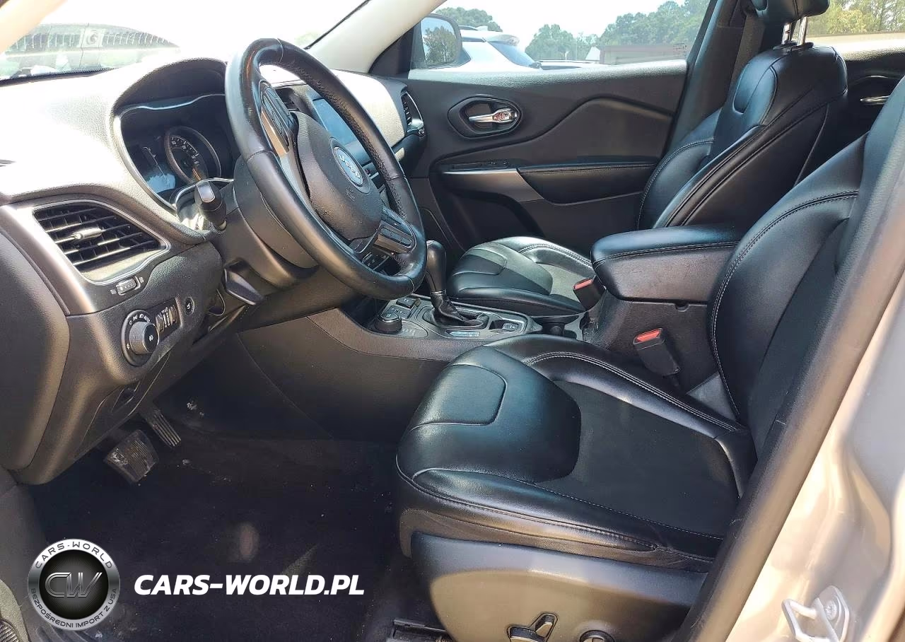 2019 Jeep Cherokee Latitude Plus VIN:1C4PJMLN7KD245397 - 7