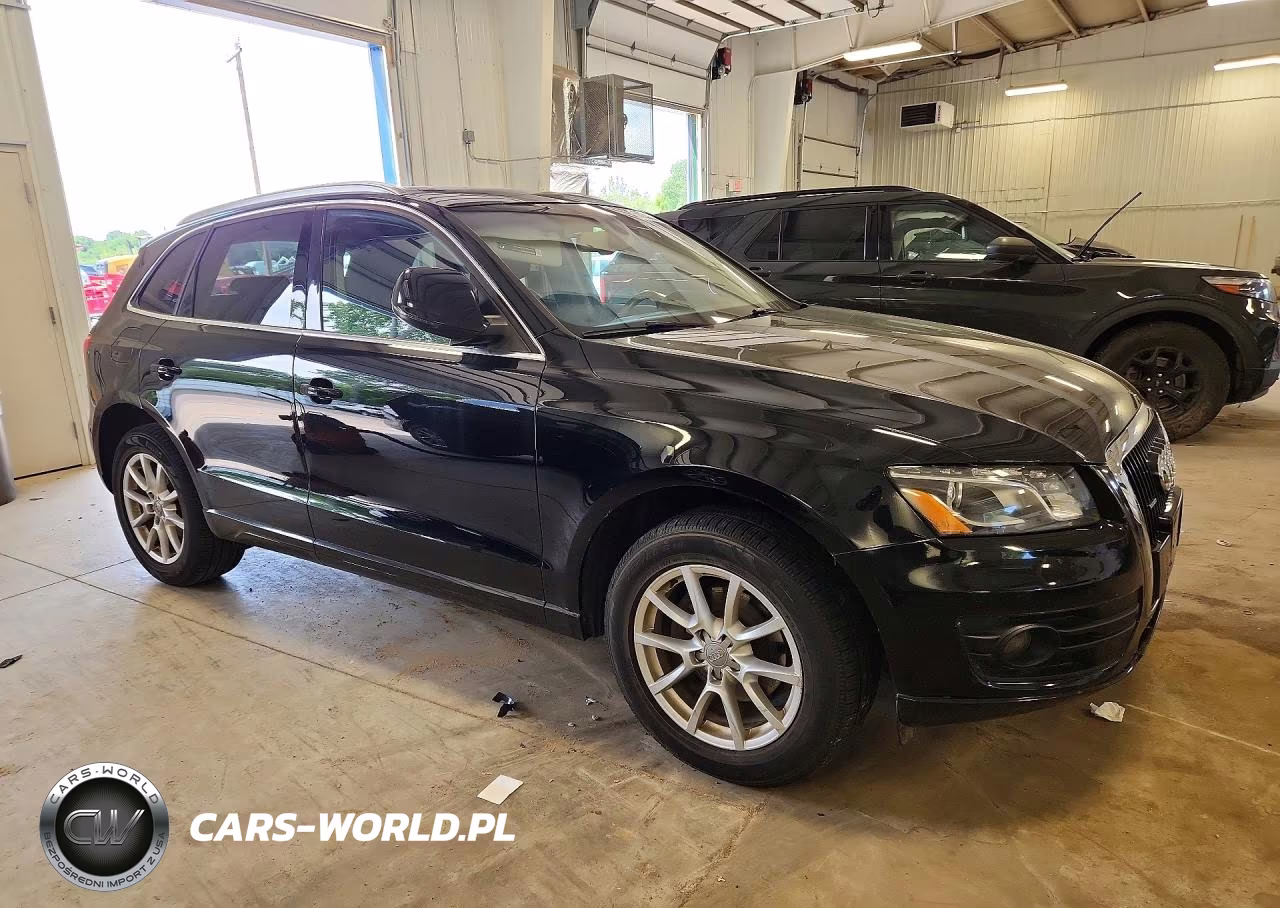 2010 Audi Q5 Premium Plus VIN:WA1LKAFP6AA100000 - 4