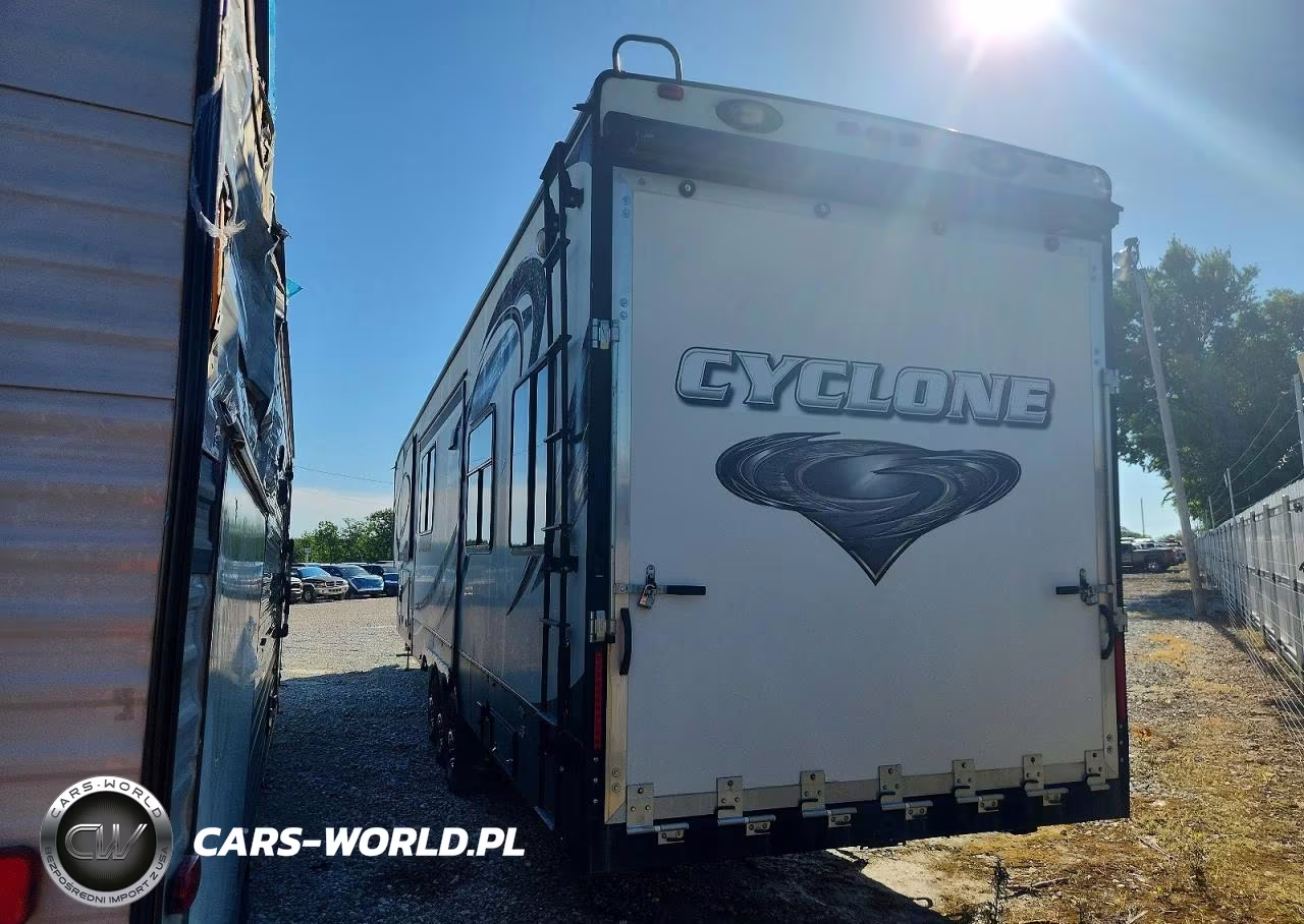 2015 Heartland Cyclone Camper VIN:5SFCG4437FE296793 - 3