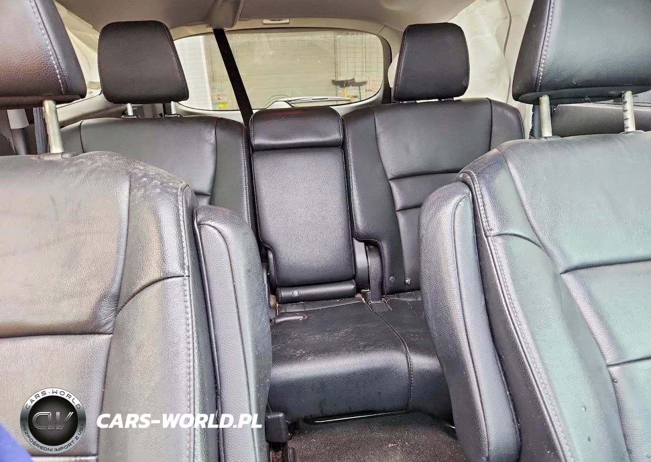 2018 Honda Pilot Touring VIN:5FNYF5H90JB009558 - 10