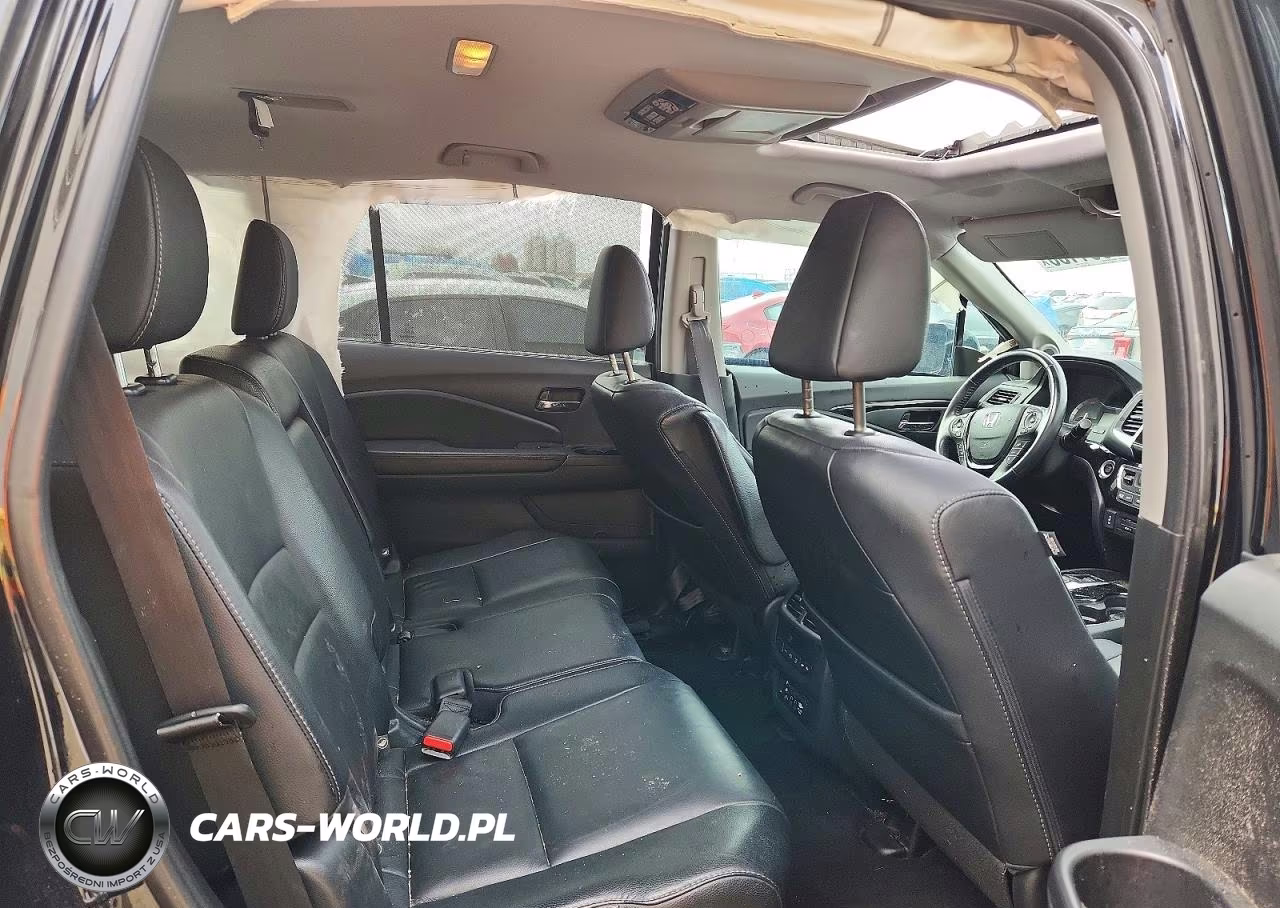 2018 Honda Pilot Touring VIN:5FNYF5H90JB009558 - 11