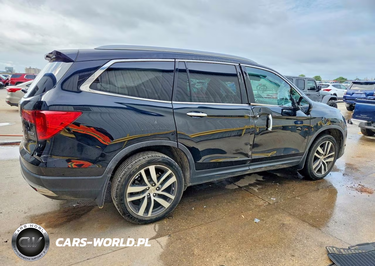 2018 Honda Pilot Touring VIN:5FNYF5H90JB009558 - 3