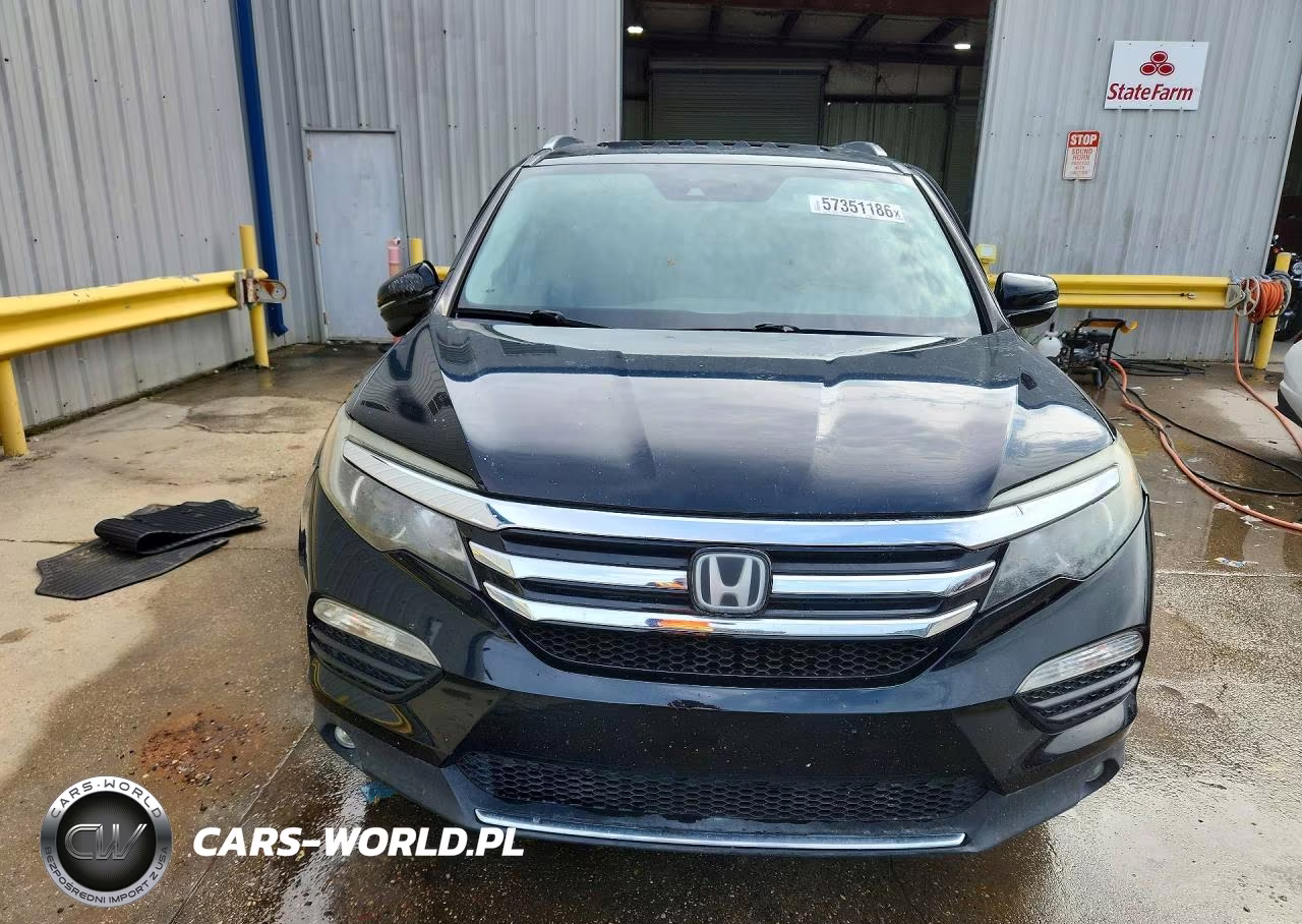 2018 Honda Pilot Touring VIN:5FNYF5H90JB009558 - 5