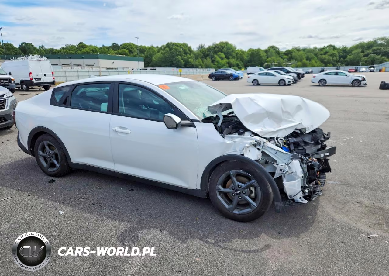 2025 Kia K4 Lxs VIN:3KPFT4DE7SE118703 - 4