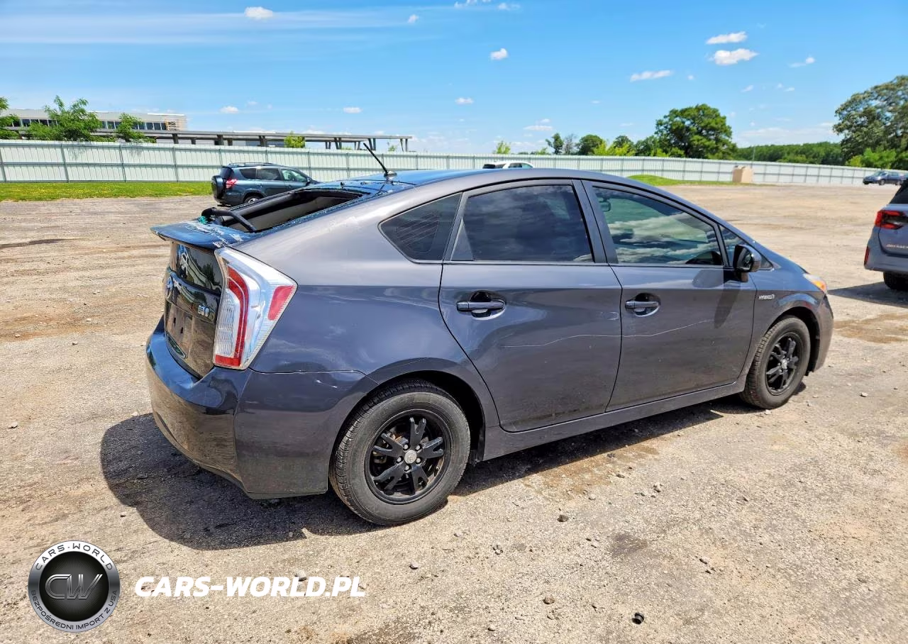 2015 Toyota Prius Two VIN:JTDKN3DU2F0474436 - 3