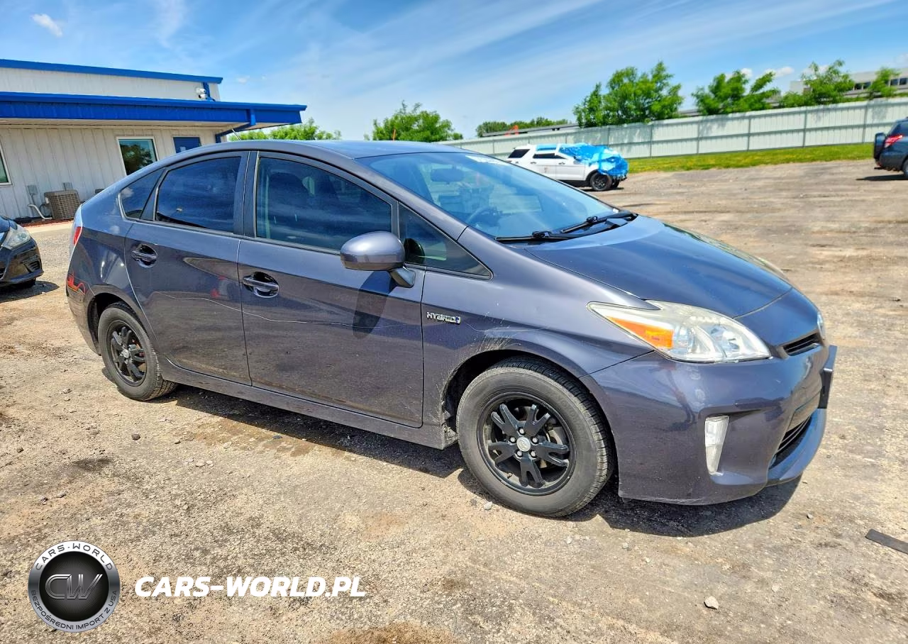 2015 Toyota Prius Two VIN:JTDKN3DU2F0474436 - 4