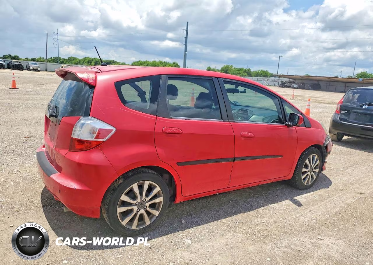 2012 Honda Fit Sport VIN:JHMGE8H57CC004501 - 3