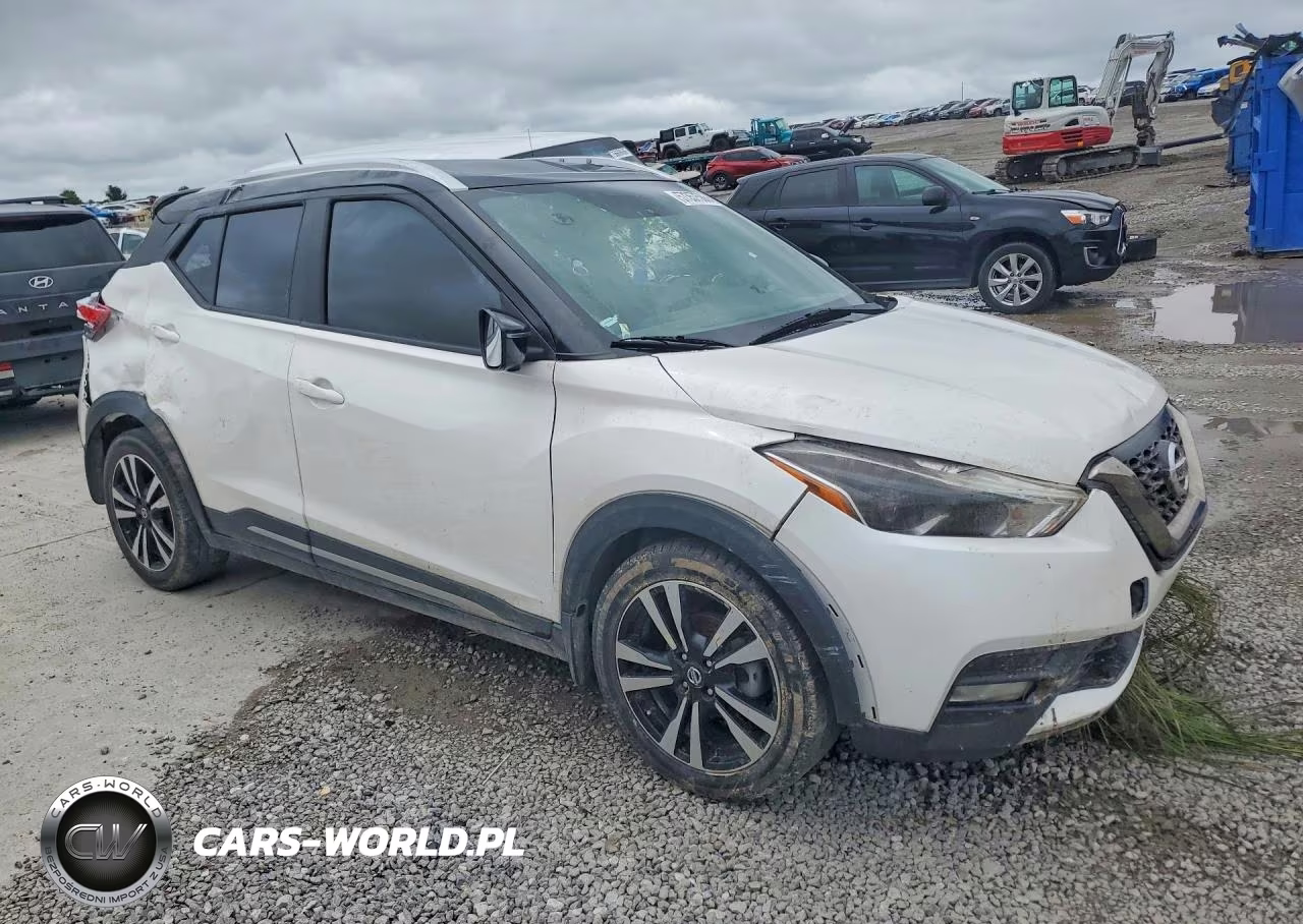 2019 Nissan Kicks Sr VIN:3N1CP5CU2KL568280 - 4