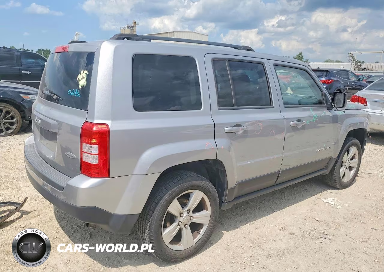 2014 Jeep Patriot Latitude VIN:1C4NJRFBXED778158 - 3