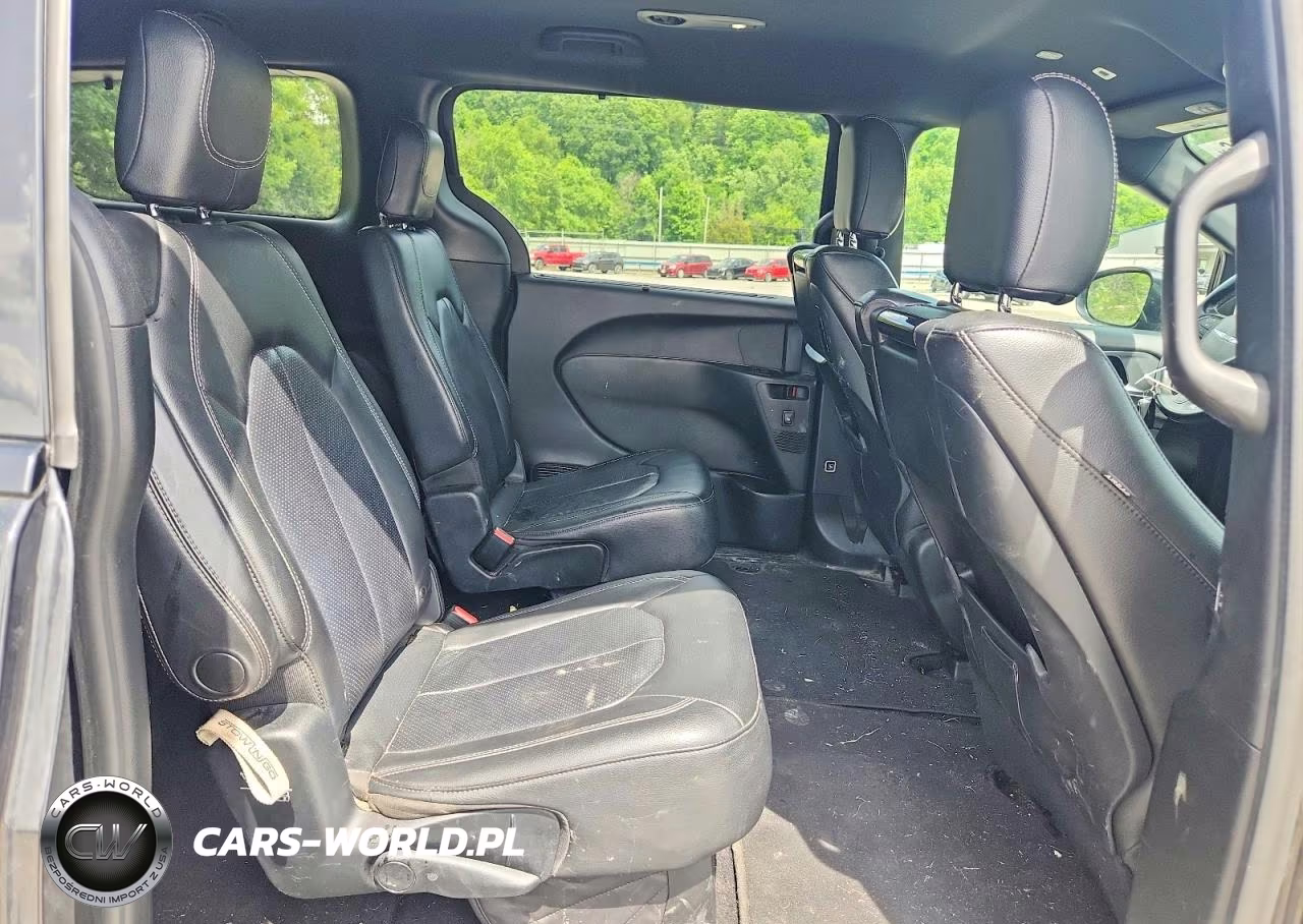 2018 Chrysler Pacifica Touring L Plus VIN:2C4RC1EG6JR312227 - 11