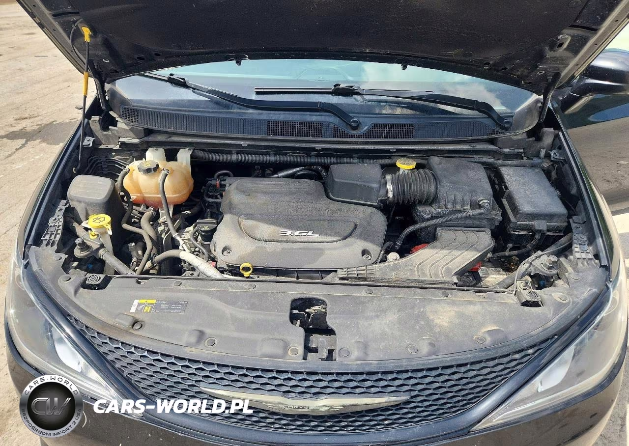 2018 Chrysler Pacifica Touring L Plus VIN:2C4RC1EG6JR312227 - 12