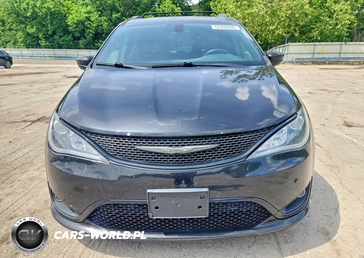 2018 Chrysler Pacifica Touring L Plus VIN:2C4RC1EG6JR312227 - 5