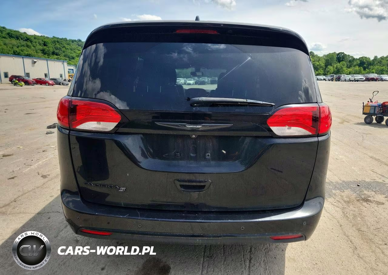 2018 Chrysler Pacifica Touring L Plus VIN:2C4RC1EG6JR312227 - 6