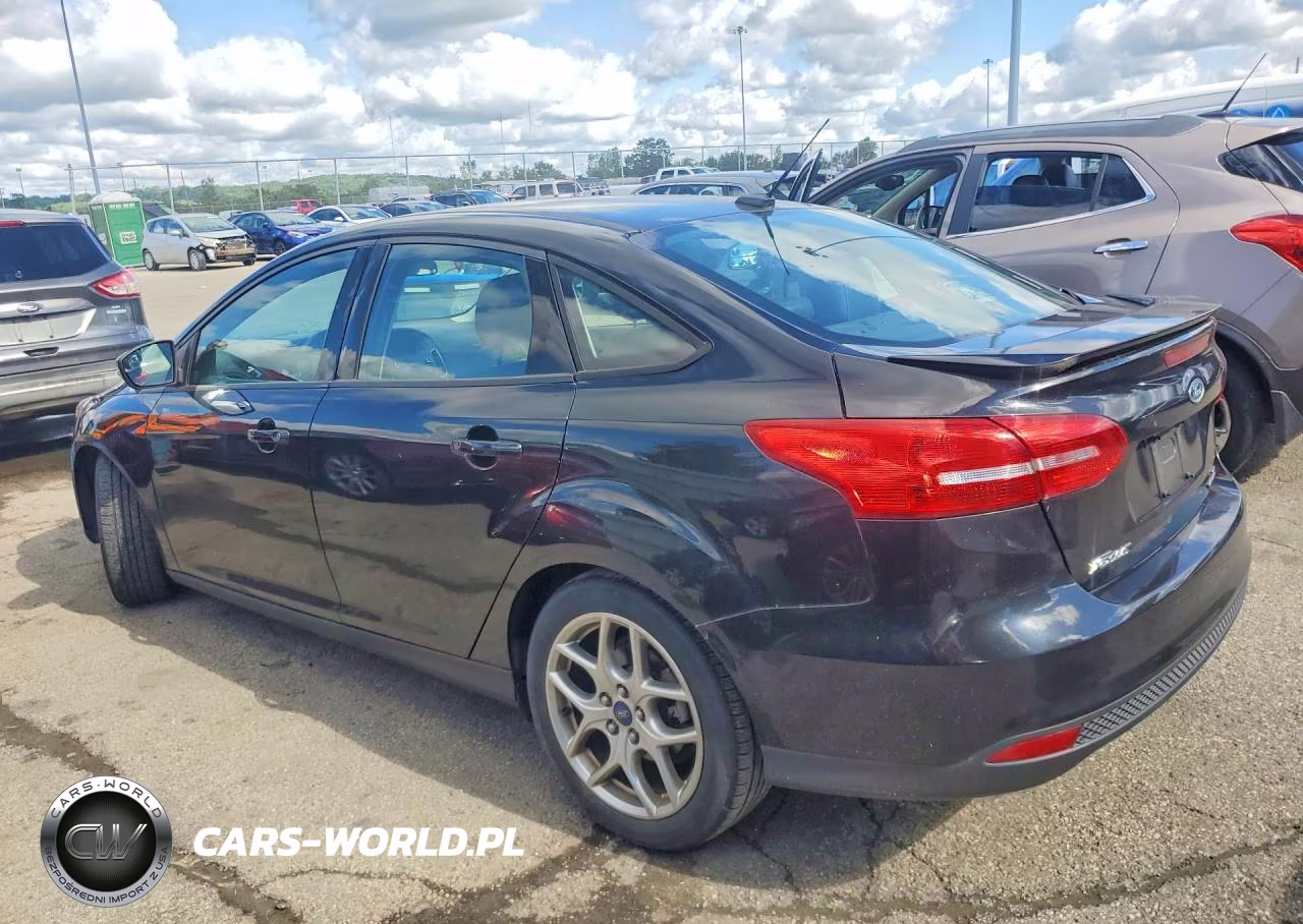 2015 Ford Focus Se VIN:1FADP3F23FL270957 - 2